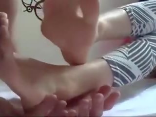 Coreana pé femme fatale - pés lambida & dedos a chupar